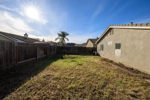 Exterior - 2012 Spring Ln, Modesto, CA 95356 photo 8 of 13