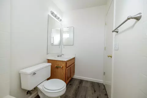 Bath - 2012 Spring Ln, Modesto, CA 95356 photo 2 of 4