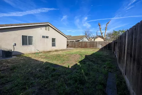 Exterior - 2012 Spring Ln, Modesto, CA 95356 photo 11 of 13