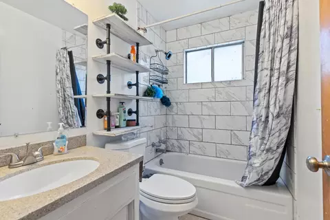 Bath - 1805 Glaston Ave, Modesto, CA 95350 photo 1 of 2
