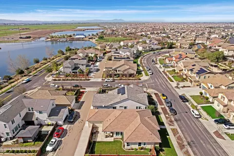 View/Area - 720 Channel Dr, Lathrop, CA 95330 photo 4 of 14