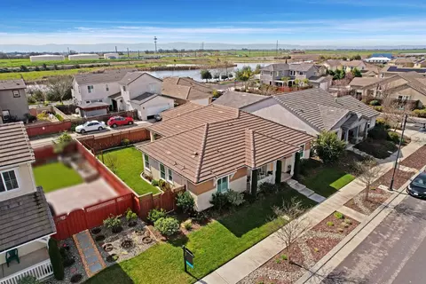 View/Area - 720 Channel Dr, Lathrop, CA 95330 photo 2 of 14