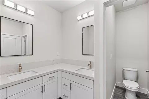 Bath - 1409 Villa, Modesto, CA 95351 photo 5 of 6