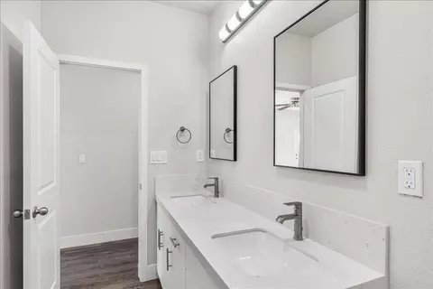 Bath - 1409 Villa, Modesto, CA 95351 photo 2 of 6