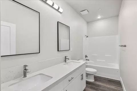 Bath - 1409 Villa, Modesto, CA 95351 photo 1 of 6