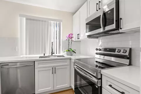 Kitchen - 1560 Drake, Davis, CA 95616 photo 5 of 6