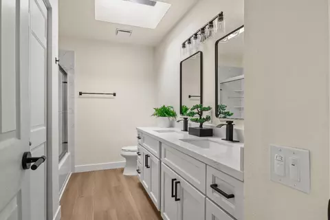 Bath - 1560 Drake, Davis, CA 95616 photo 4 of 7