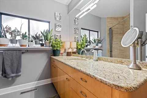 Bath - 2901 California Ave, Carmichael, CA 95608 photo 1 of 5