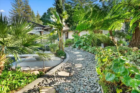 Exterior - 2901 California Ave, Carmichael, CA 95608 photo 9 of 11