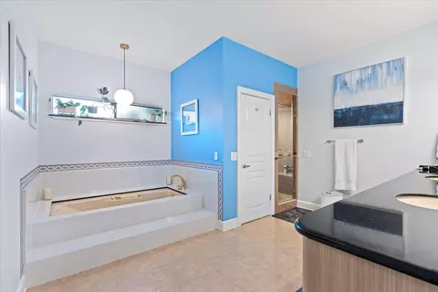 Bath - 2901 California Ave, Carmichael, CA 95608 photo 4 of 5
