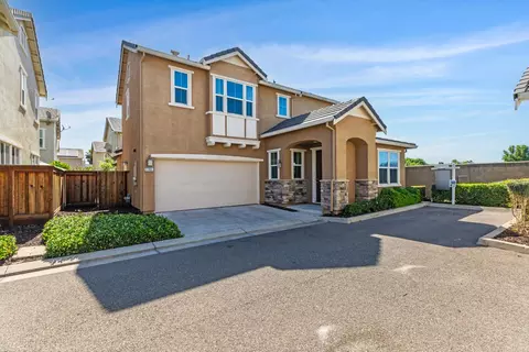 2260 Gallery Dr, Riverbank, CA 95367