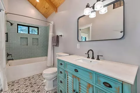 Bath - 2425 Duarte Rd, Penryn, CA 95663 photo 5 of 7