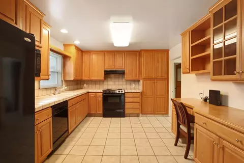 Kitchen - 264 W Emerson Ave, Tracy, CA 95376 photo 1 of 10