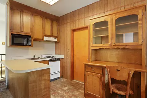 Kitchen - 264 W Emerson Ave, Tracy, CA 95376 photo 9 of 10