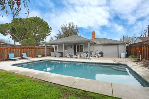 Exterior - 264 W Emerson Ave, Tracy, CA 95376 photo 9 of 11