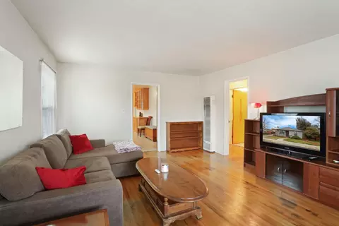 Living - 264 W Emerson Ave, Tracy, CA 95376 photo 4 of 6