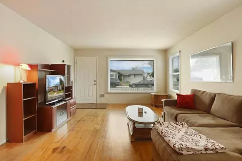 Living - 264 W Emerson Ave, Tracy, CA 95376 photo 2 of 6