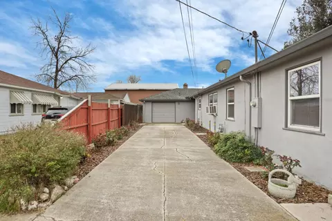 Exterior - 264 W Emerson Ave, Tracy, CA 95376 photo 4 of 11