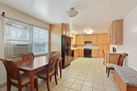 Kitchen - 264 W Emerson Ave, Tracy, CA 95376 photo 2 of 10