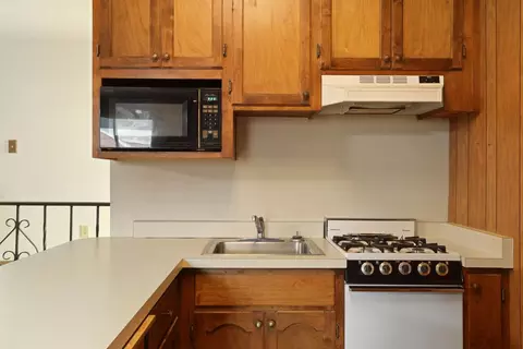 Kitchen - 264 W Emerson Ave, Tracy, CA 95376 photo 10 of 10