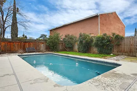 Exterior - 264 W Emerson Ave, Tracy, CA 95376 photo 6 of 11