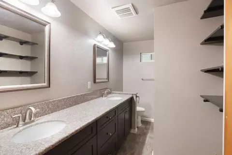 Bath - 264 W Emerson Ave, Tracy, CA 95376 photo 3 of 4