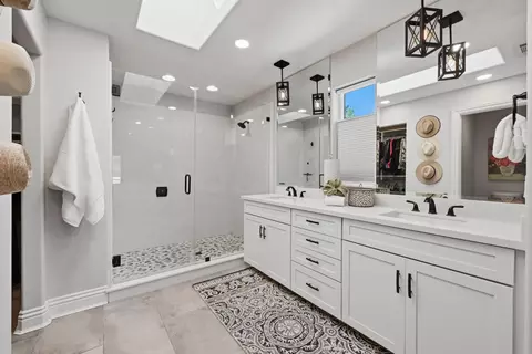 Bath - 5813 Mareta Ln, Loomis, CA 95650 photo 3 of 5