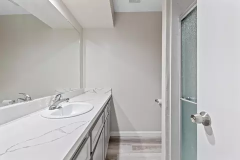 Bath - 3701 Colonial Dr #202, Modesto, CA 95356 photo 2 of 3