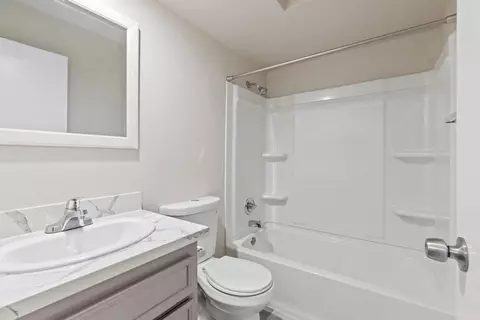Bath - 3701 Colonial Dr #202, Modesto, CA 95356 photo 1 of 3