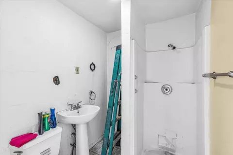 Bath - 1630 Holm, Modesto, CA 95351 photo 2 of 2