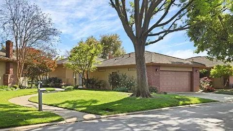2458 Central Park Dr, Lodi, CA 95242