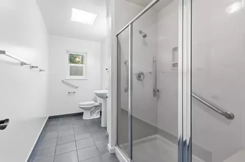Bath - 412 Kavanagh Ave, Modesto, CA 95350 photo 2 of 3
