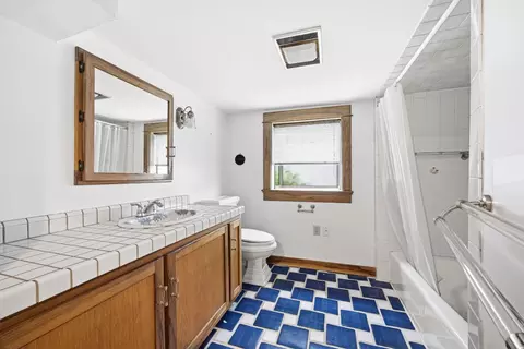 Bath - 2013 9th St, Berkeley, CA 94710 photo 2 of 2