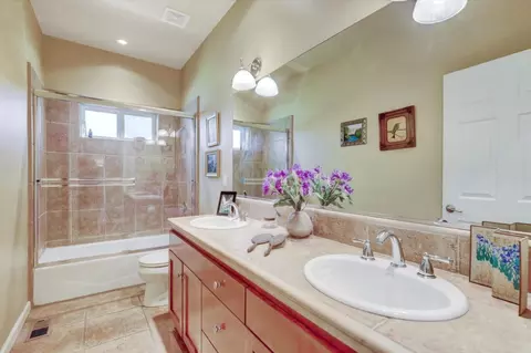 Bath - 18814 Norlene Way, Grass Valley, CA 95949 photo 1 of 7