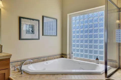 Bath - 18814 Norlene Way, Grass Valley, CA 95949 photo 5 of 7
