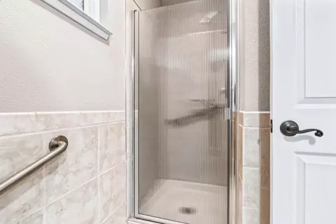Bath - 1612 Krishawn Way, Modesto, CA 95356 photo 2 of 3