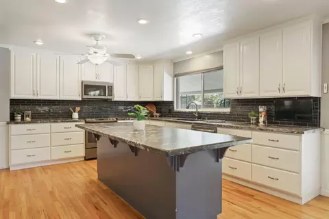 Kitchen - 6796 E Woodward Ave, Manteca, CA 95337 photo 3 of 10