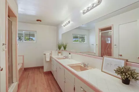 Bath - 6796 E Woodward Ave, Manteca, CA 95337 photo 2 of 10