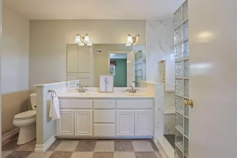 Bath - 6796 E Woodward Ave, Manteca, CA 95337 photo 7 of 10