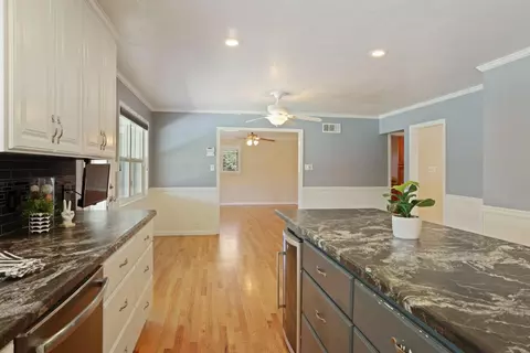 Kitchen - 6796 E Woodward Ave, Manteca, CA 95337 photo 7 of 10