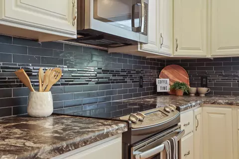 Kitchen - 6796 E Woodward Ave, Manteca, CA 95337 photo 10 of 10