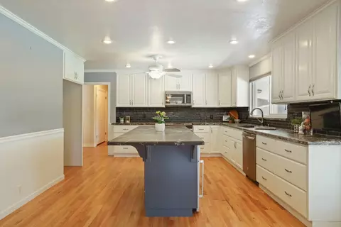 Kitchen - 6796 E Woodward Ave, Manteca, CA 95337 photo 2 of 10