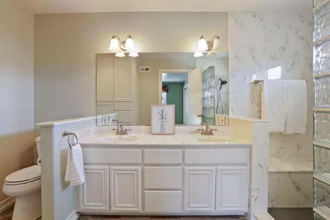 Bath - 6796 E Woodward Ave, Manteca, CA 95337 photo 8 of 10