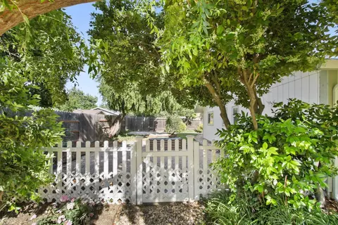 Exterior - 912 Los Robles, Davis, CA 95618 photo 10 of 15