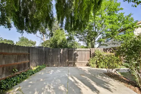 Exterior - 912 Los Robles, Davis, CA 95618 photo 6 of 15