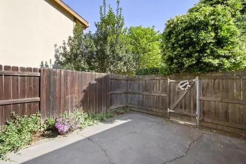 Exterior - 912 Los Robles, Davis, CA 95618 photo 3 of 15