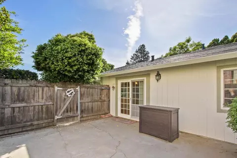 Exterior - 912 Los Robles, Davis, CA 95618 photo 11 of 15