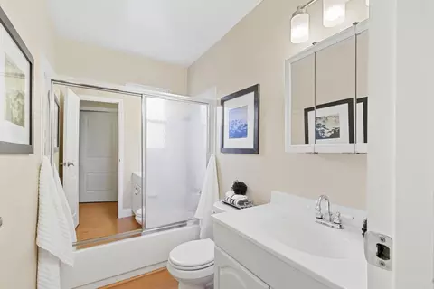 Bath - 912 Los Robles, Davis, CA 95618 photo 3 of 3