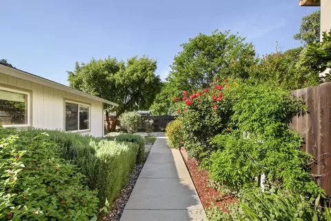 Exterior - 912 Los Robles, Davis, CA 95618 photo 4 of 15