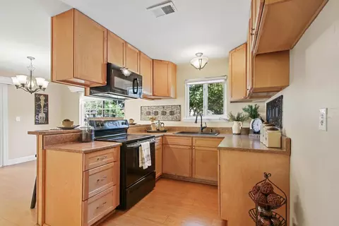 Kitchen - 912 Los Robles, Davis, CA 95618 photo 2 of 4